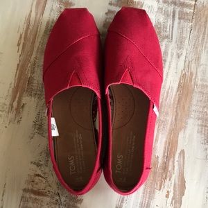 Women’s Classic Red Toms